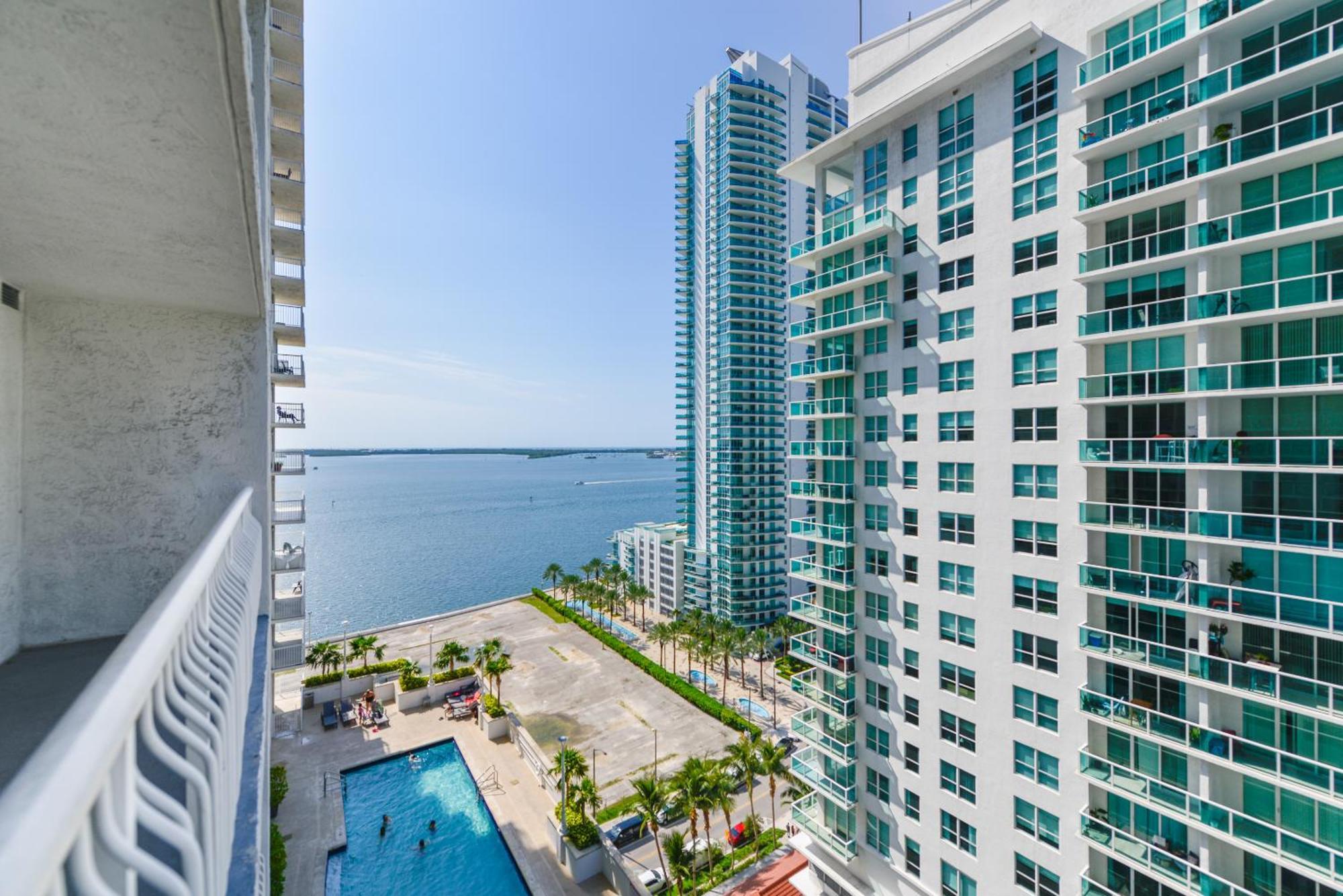 Amazing 3 Bedroom Condo At Brickell With Pool Маями Екстериор снимка