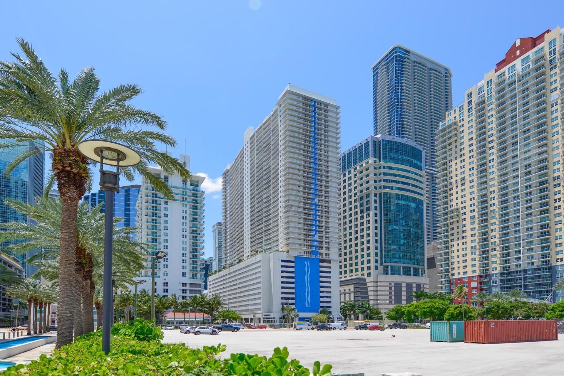 Amazing 3 Bedroom Condo At Brickell With Pool Маями Екстериор снимка