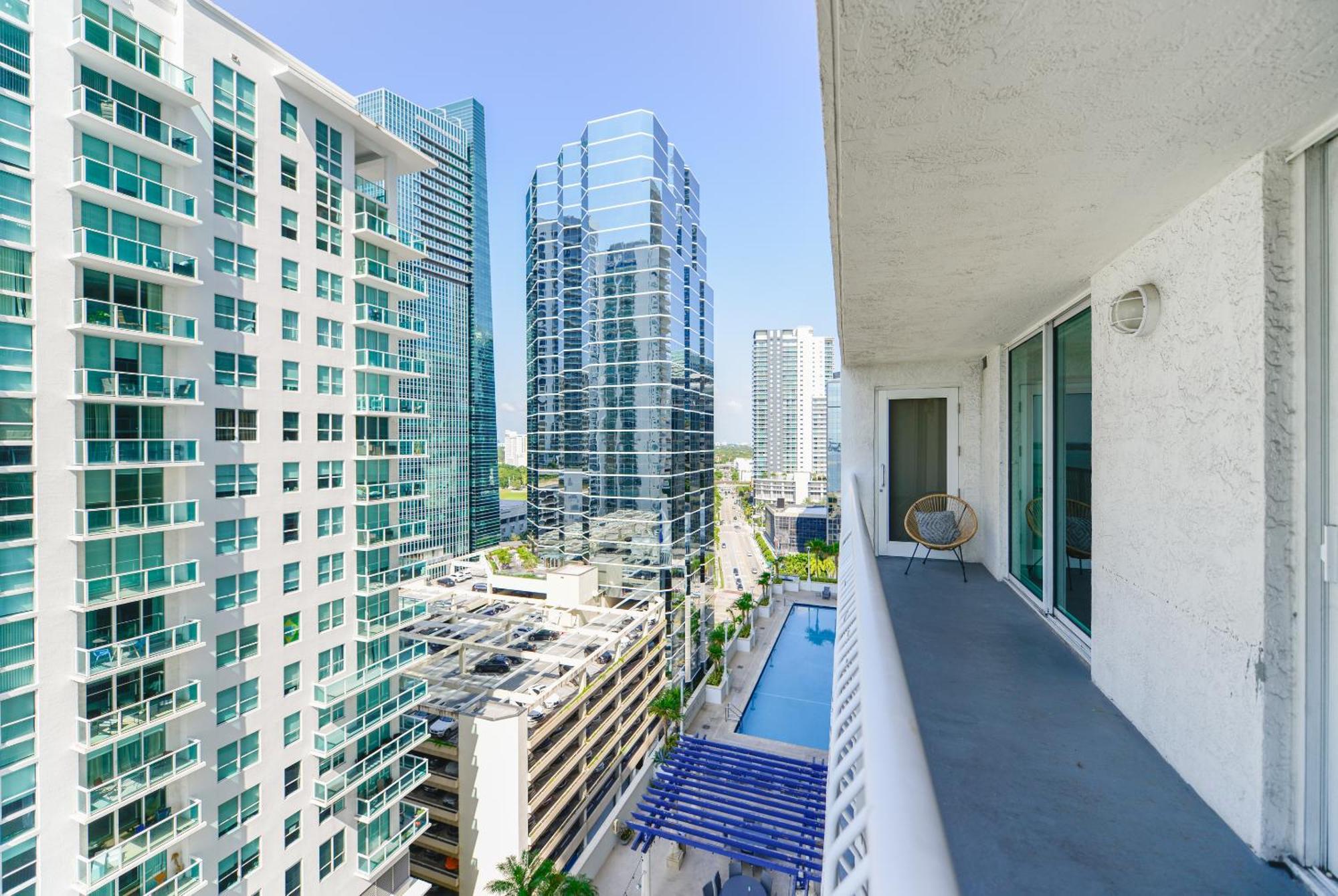 Amazing 3 Bedroom Condo At Brickell With Pool Маями Екстериор снимка