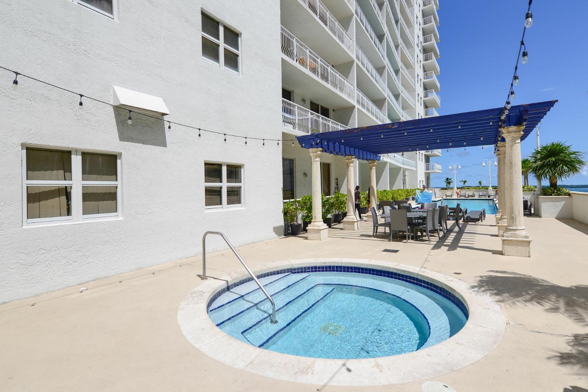 Amazing 3 Bedroom Condo At Brickell With Pool Маями Екстериор снимка